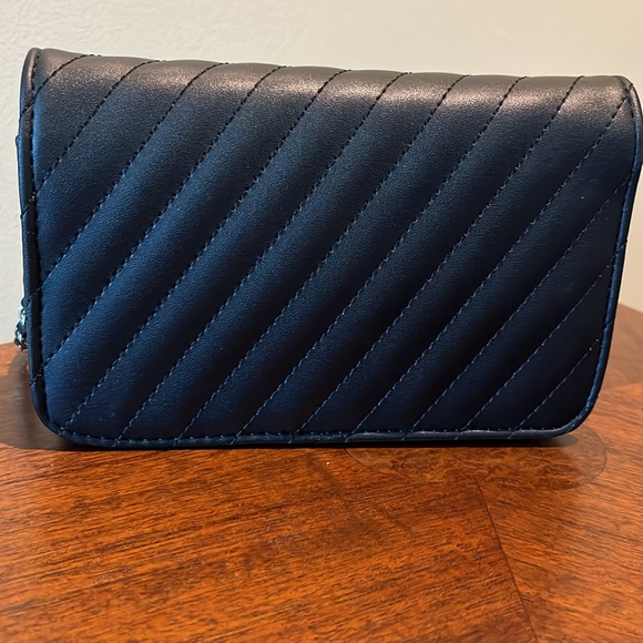 Badgley Mischka Vegan Quilted Small Crossbody bag Silvertone braided chain - Picture 9 of 13